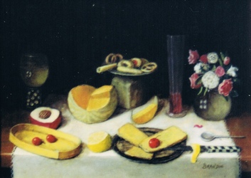 Table dressée avec gateaux, fruits, melon, plat d' étain et vase au bouquet de roses
